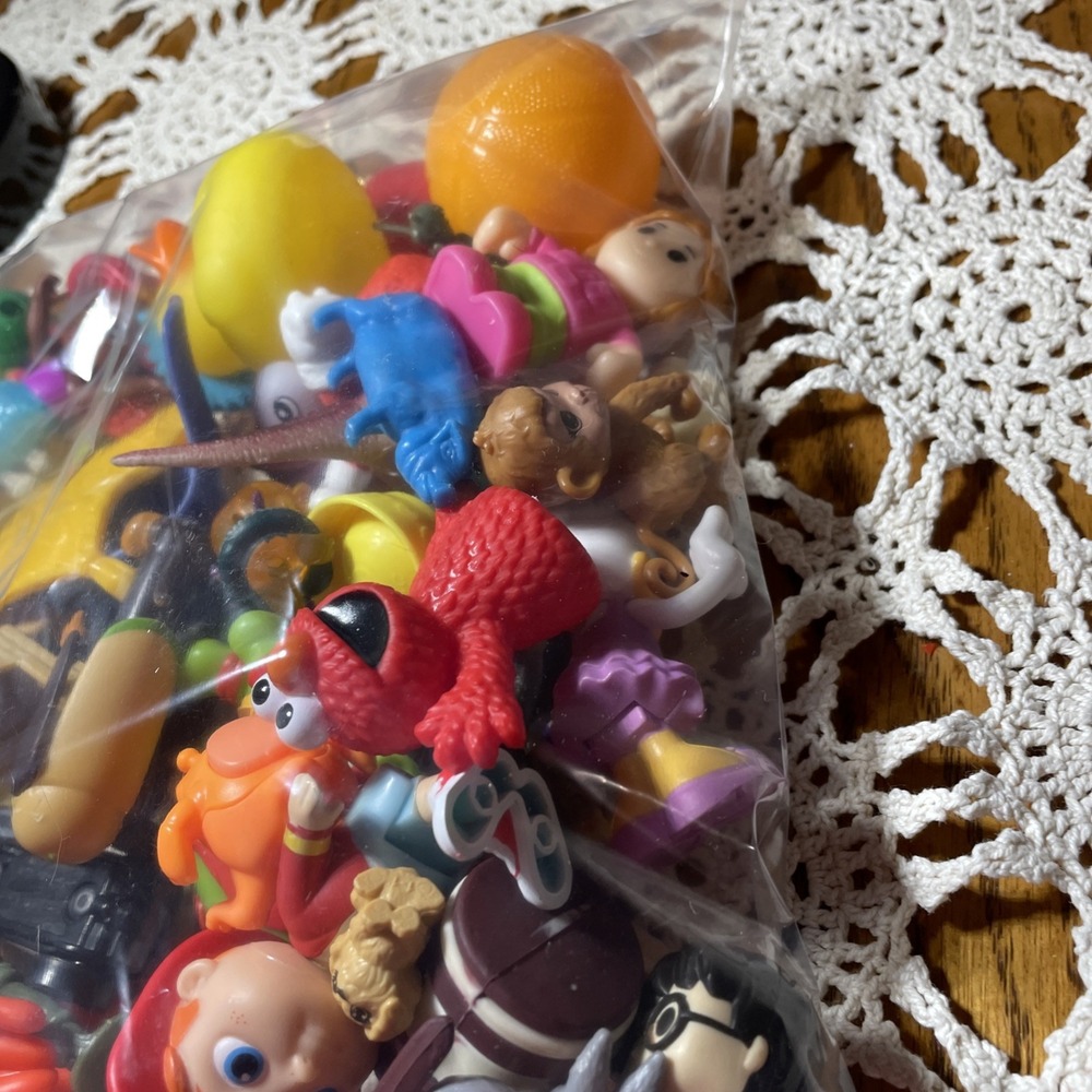 Large Random Toy Lot 30 +- ALittle Bit of Everything and More 082302 - Picture 7 of 9